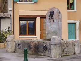 Fontaine de La Buisse.jpg