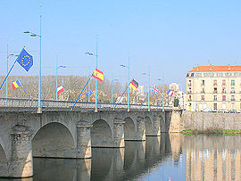 Le Pont sur la Loire 4.jpg