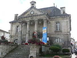Mairie Châteauneuf-sur-Charente.JPG