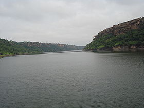 Gandhi Sagar Dam1.JPG