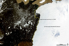 Vista aérea del glaciar Humboldt desembocando en la cuenca Kane (agosto 2008).