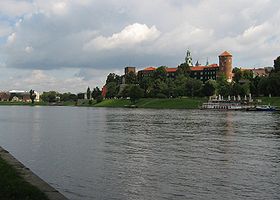 Krakow-Wawel across Wisla.jpg