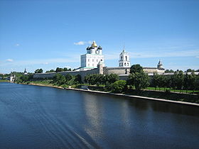 Troizkiy cathedral (Pskov).jpg
