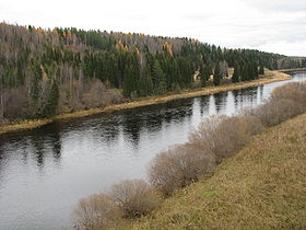 Ukhta River View from the road Ukhta-Sosnogorsk.jpg