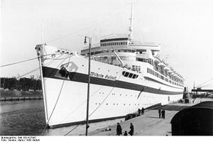 Bundesarchiv Bild 183-H27992, Lazarettschiff "Wilhelm Gustloff" in Danzig.jpg