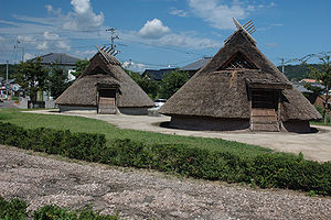 Reconstrucción de una vivienda del período Yayoi.