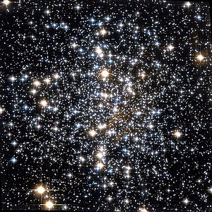 Messier 4 Hubble WikiSky.jpg