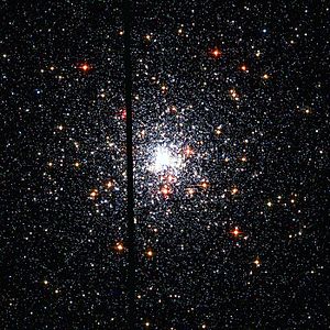 NGC 6624 Hubble WikiSky.jpg
