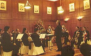 Orquesta de Cámara de San Pedro Sula en el Palacio Municipal.jpg