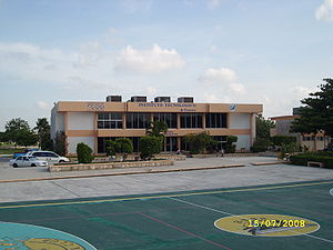 Vista del Instituto tecnologico de cancun,su edificio administrativo.jpg