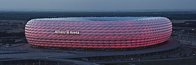Vista nocturna del Allianz Arena
