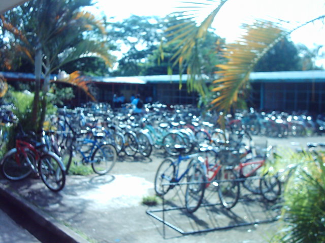 Bicicletas en Liceo de Cariari.JPG